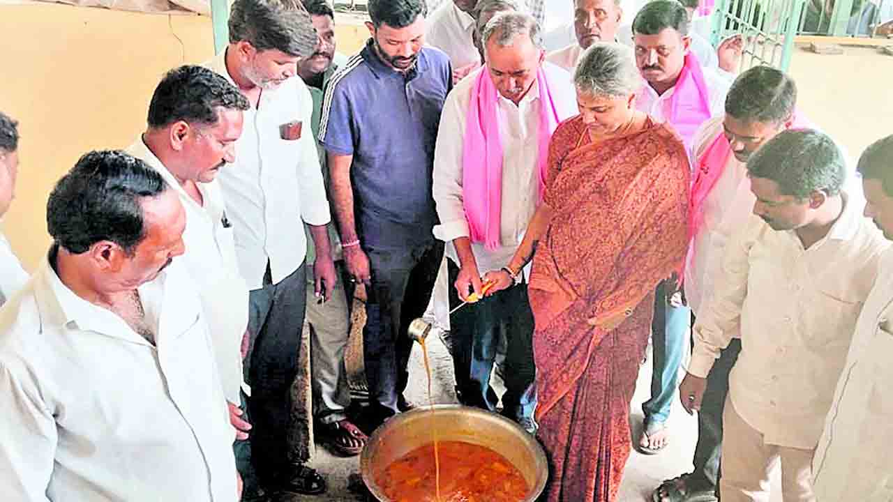 ఉడకని అన్నం.. నీళ్ల సాంబార్‌