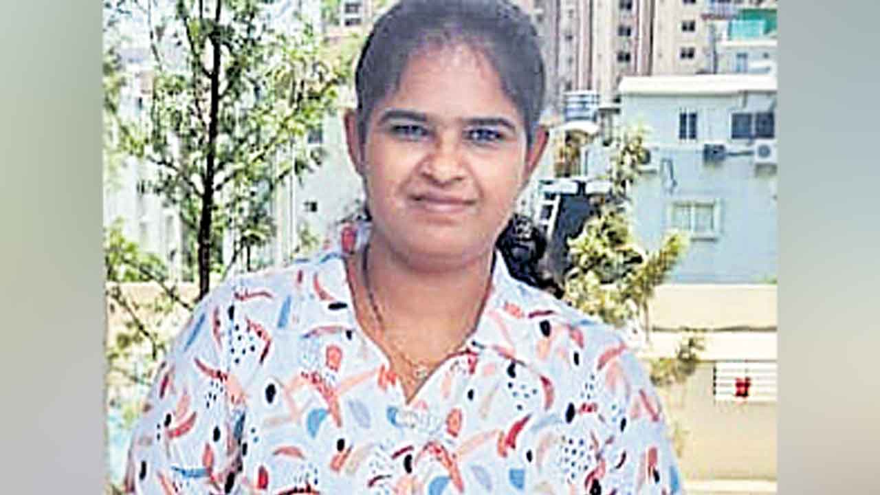 స్కూటీని ఢీకొట్టిన ట్యాంకర్‌.. ఐటీ ఉద్యోగిని దుర్మరణం