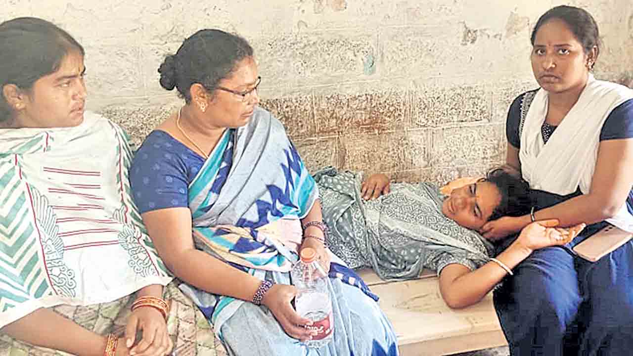 కేజీబీవీలో మహిళ ఆత్మహత్యాయత్నం