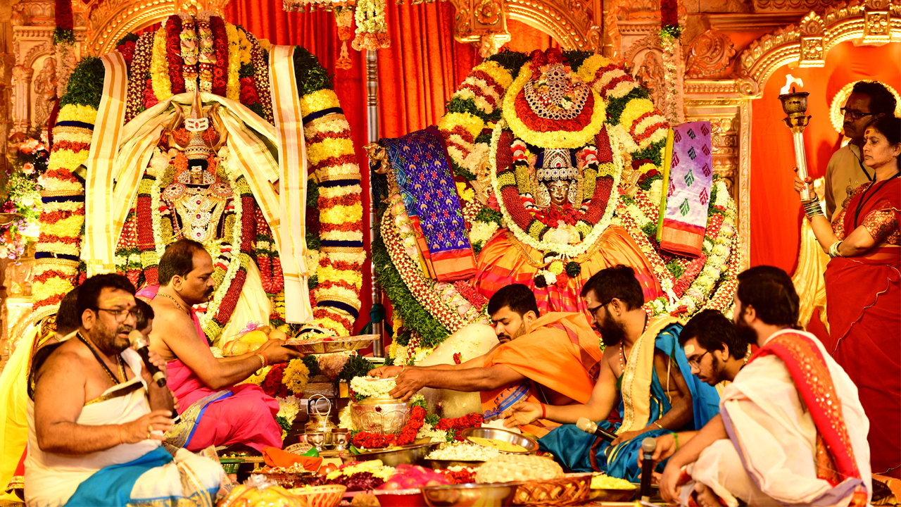 వైభవంగా బల్కంపేట ఎల్లమ్మ కల్యాణం..