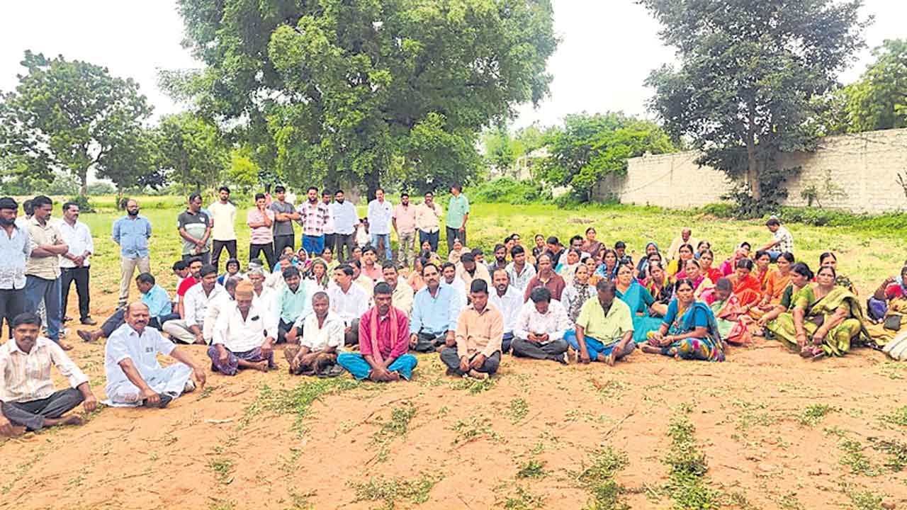 పరిహారం తేల్చకుండానే భూములు తీసుకూంటారా..?