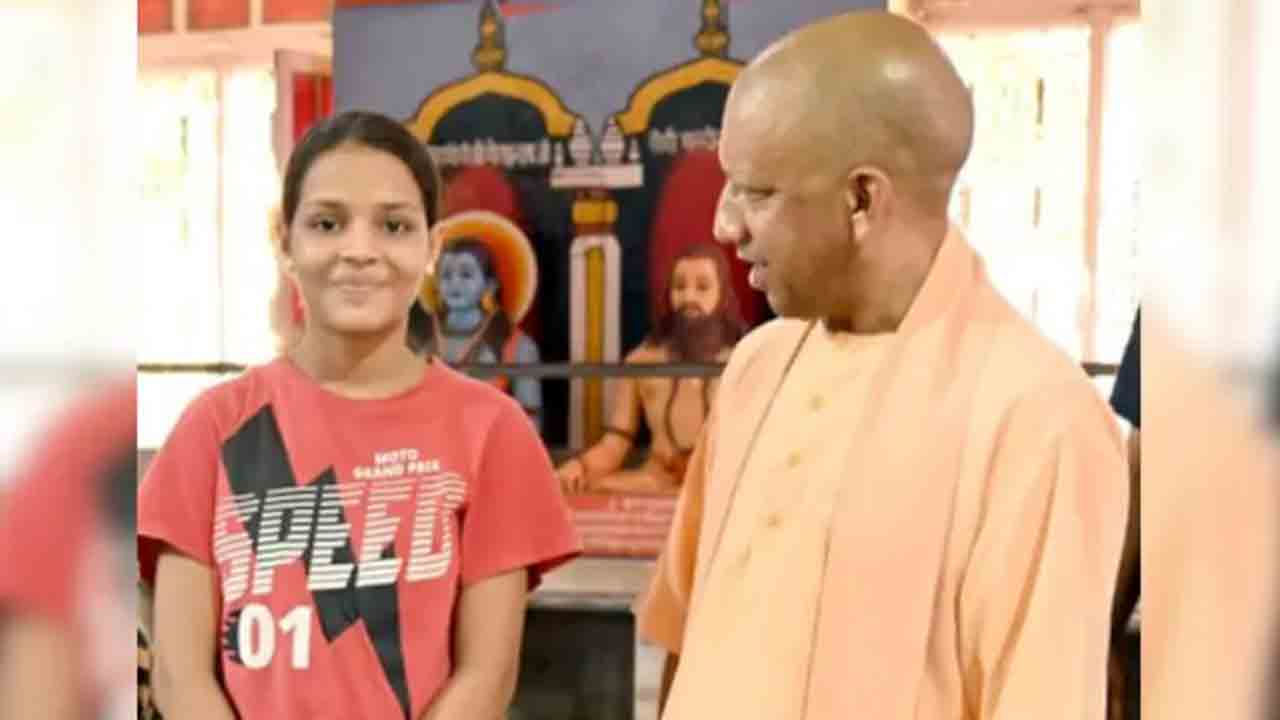 Yogi Adityanath | బాలికకు ఫీజు మినహాయింపు హామీ ఇచ్చిన సీఎం యోగి..   నిరాకరించిన ఆర్‌ఎస్‌ఎస్ స్కూల్‌