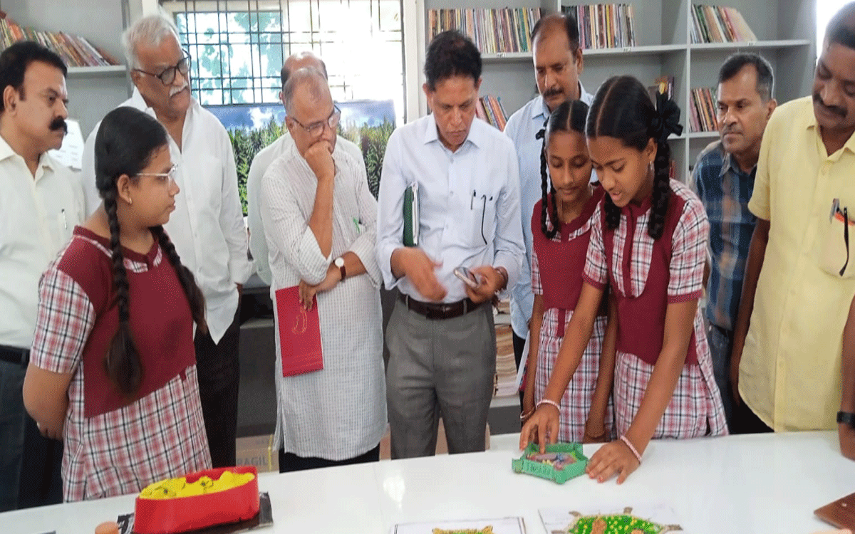 Bibinagar : విద్యార్థులు శాస్త్రీయ ఆలోచనలు అలవర్చుకోవాలి : ఆకునూరి మురళి