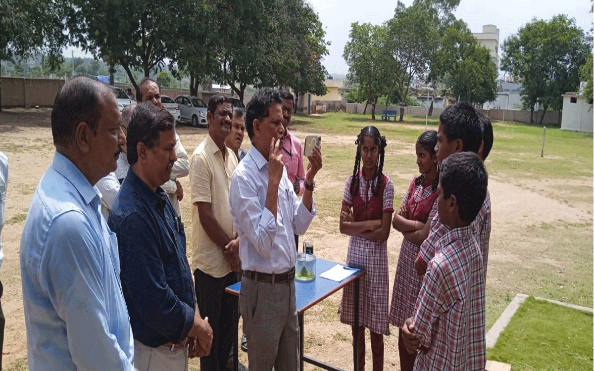 Bibinagar : విద్యార్థులు శాస్త్రీయ ఆలోచనలు అలవర్చుకోవాలి : ఆకునూరి మురళి