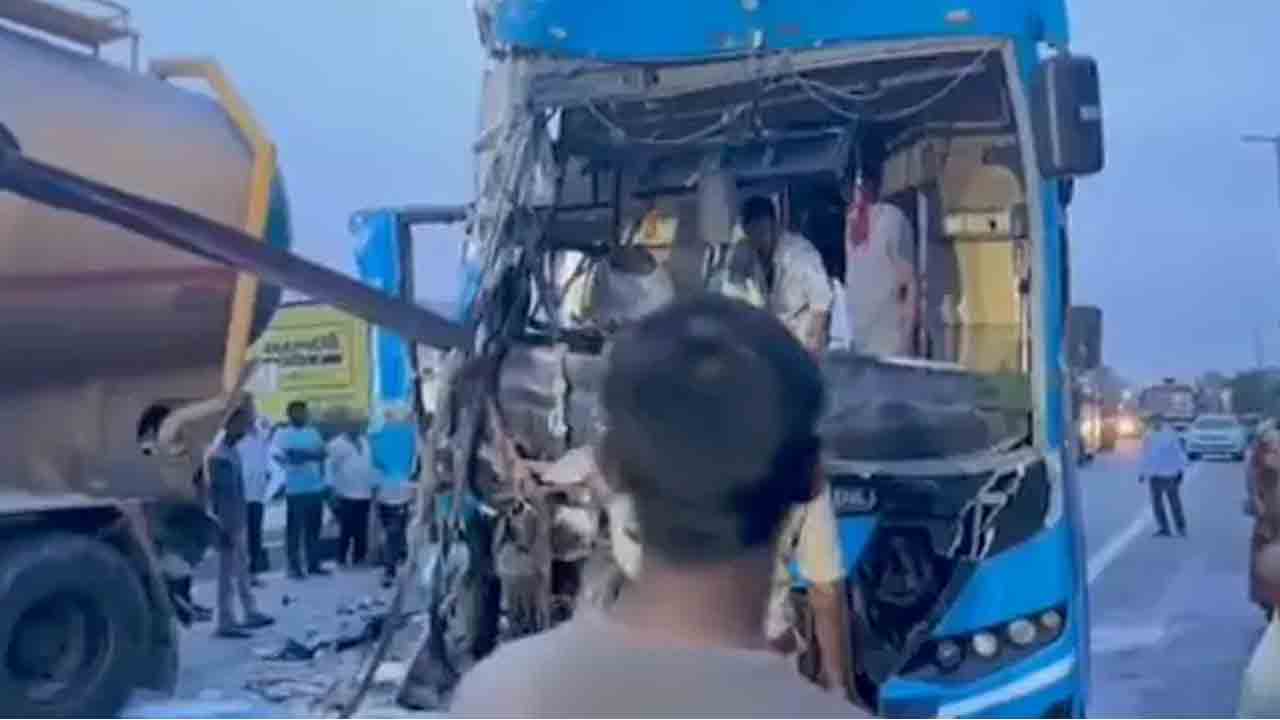 Road Accident | అద్దంకి-నార్కట్‌పల్లి హైవేపై లారీని ఢీకొట్టిన బస్సు..