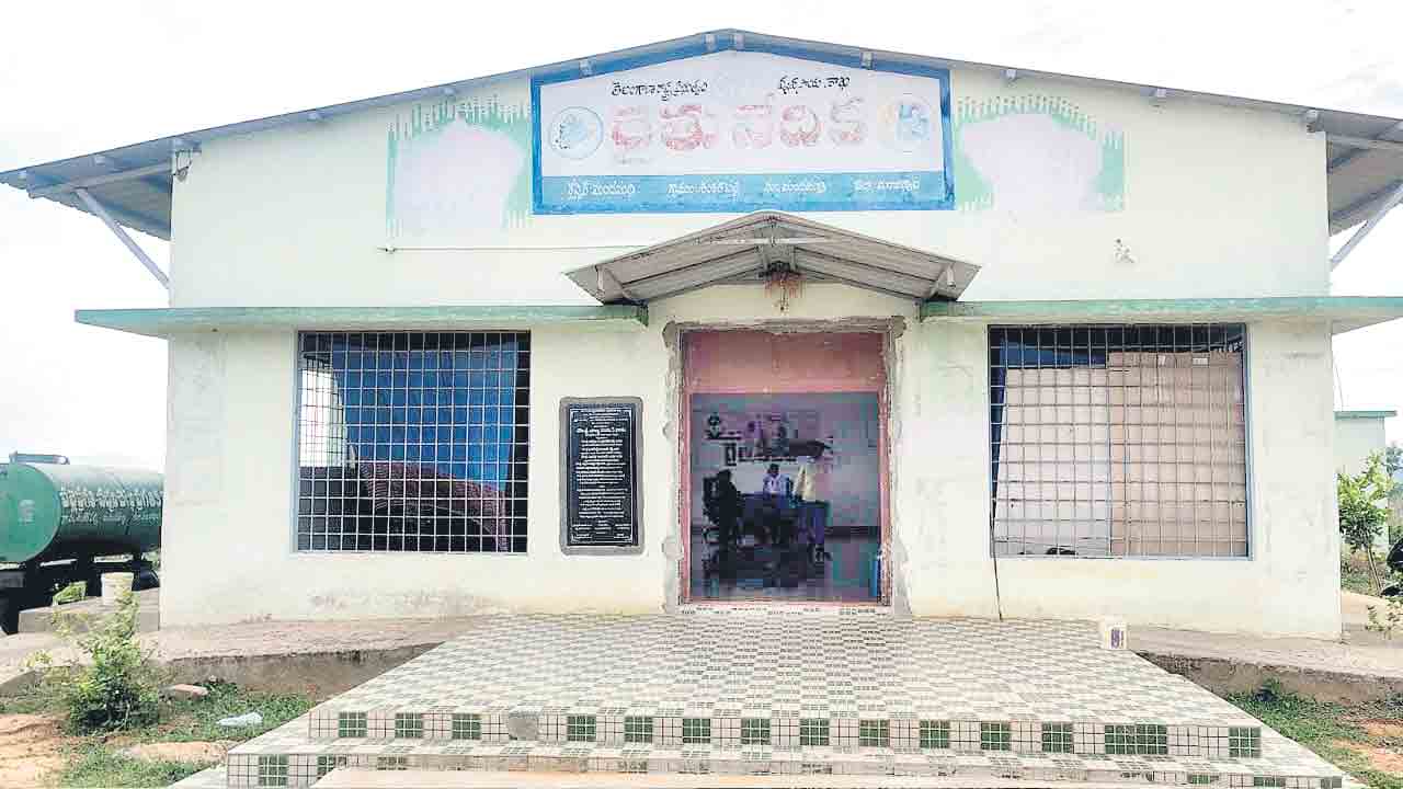 రైతు వేదికలకు నిధులేవి?