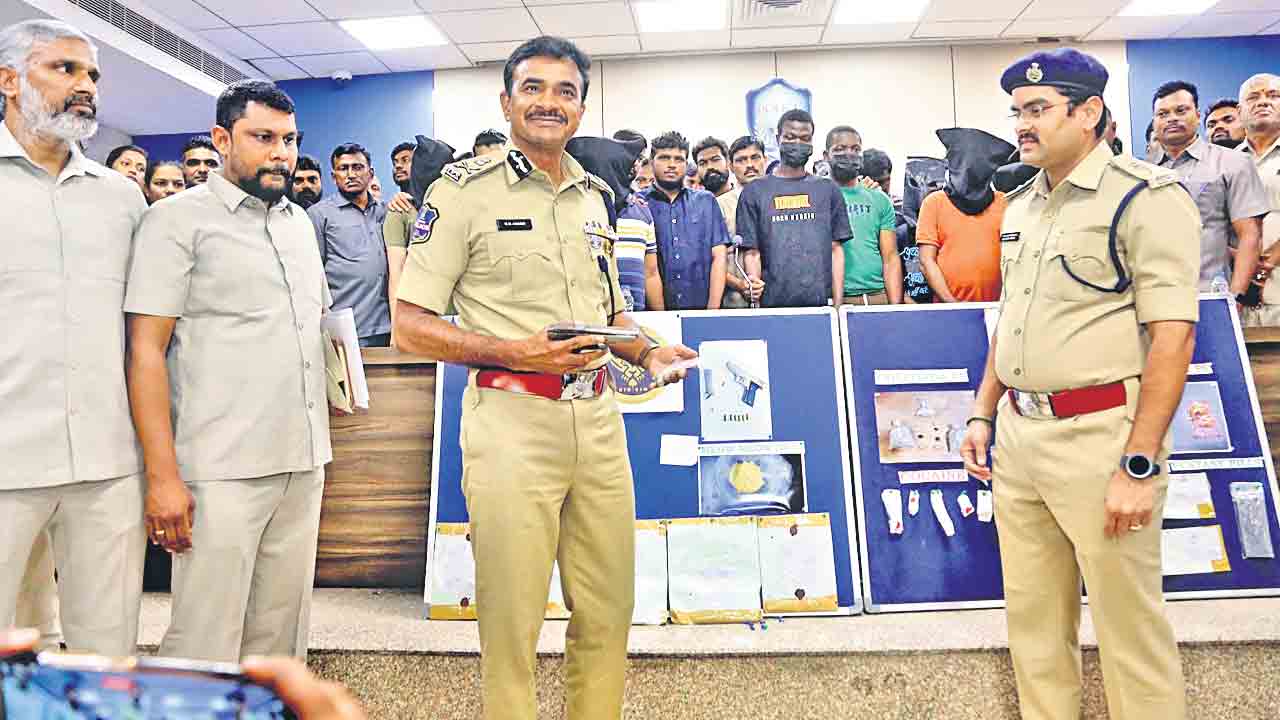 ఈజీ మనీ కోసం డ్రగ్స్‌ పెడ్లింగ్‌