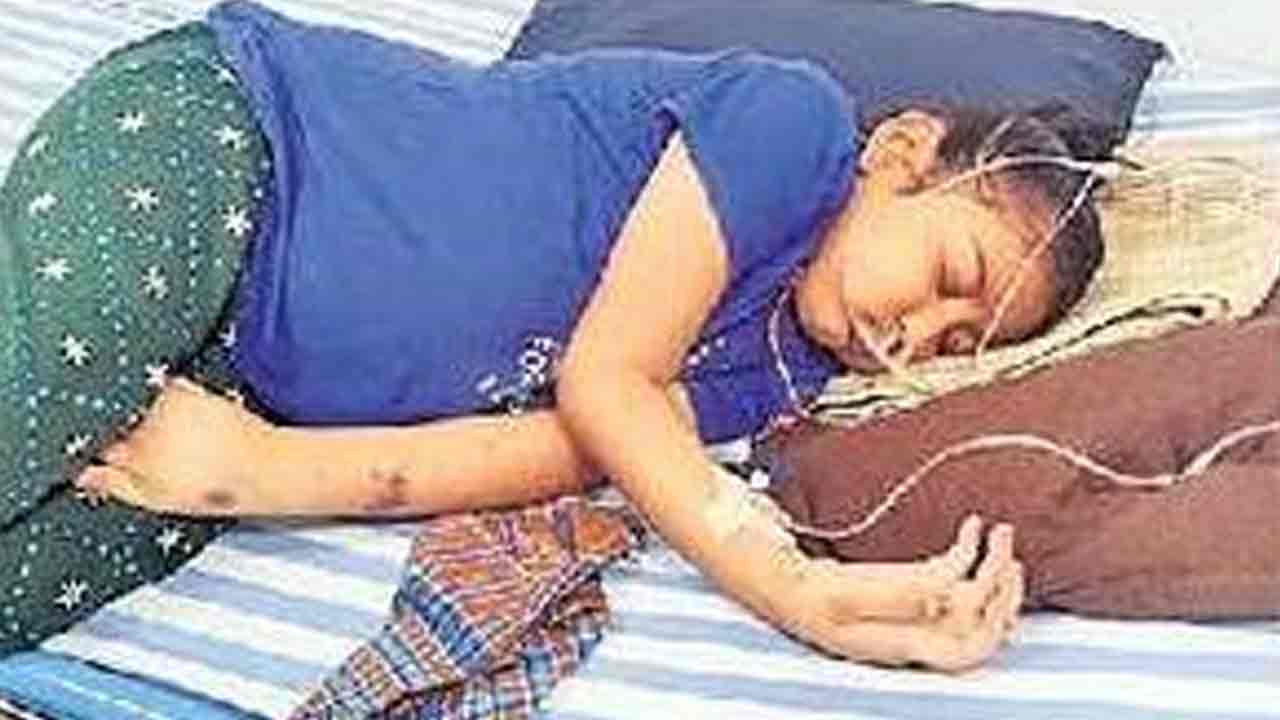 అక్షితను బతికించండి.. బ్లడ్ క్యాన్సర్తో బతుకుపోరాటం చేస్తున్న చిన్నారిని కాపాడాలని తల్లిదండ్రుల వేడుకోలు!