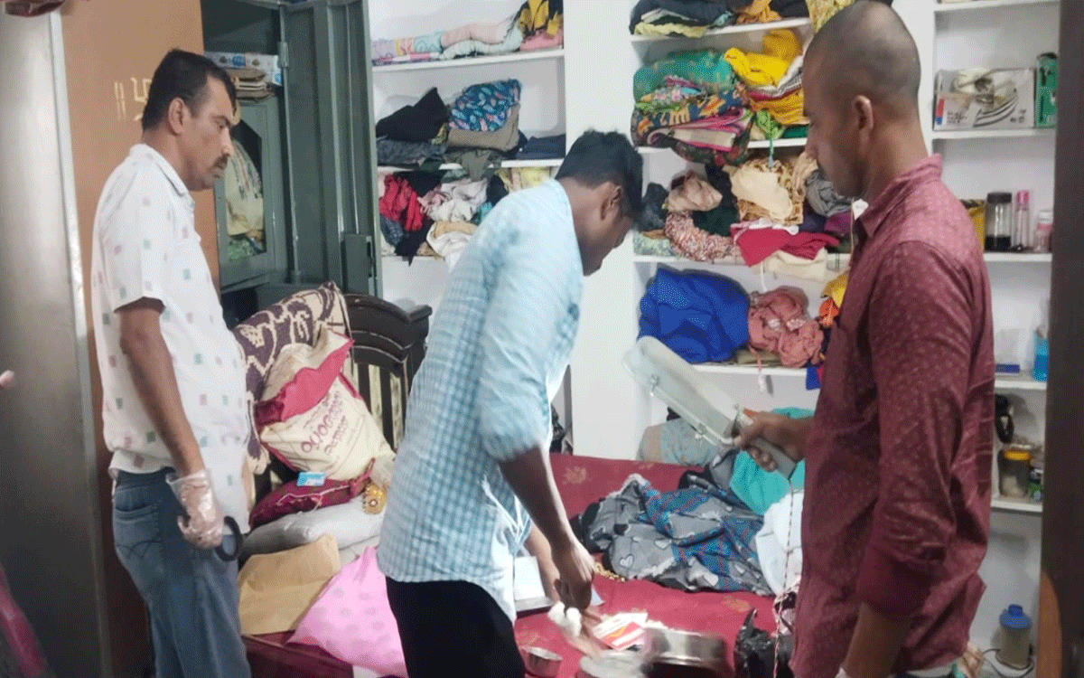 Aleru Town : ఆలేరులోని పలు ఇండ్లలో చోరీ