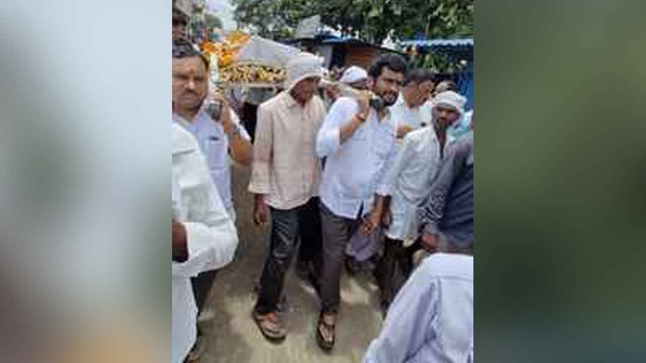 MLA Anil Jadhav | బీఆర్ఎస్ నాయకుడి అంత్యక్రియల్లో పాల్గొన్న ఎమ్మెల్యే అనిల్ జాదవ్