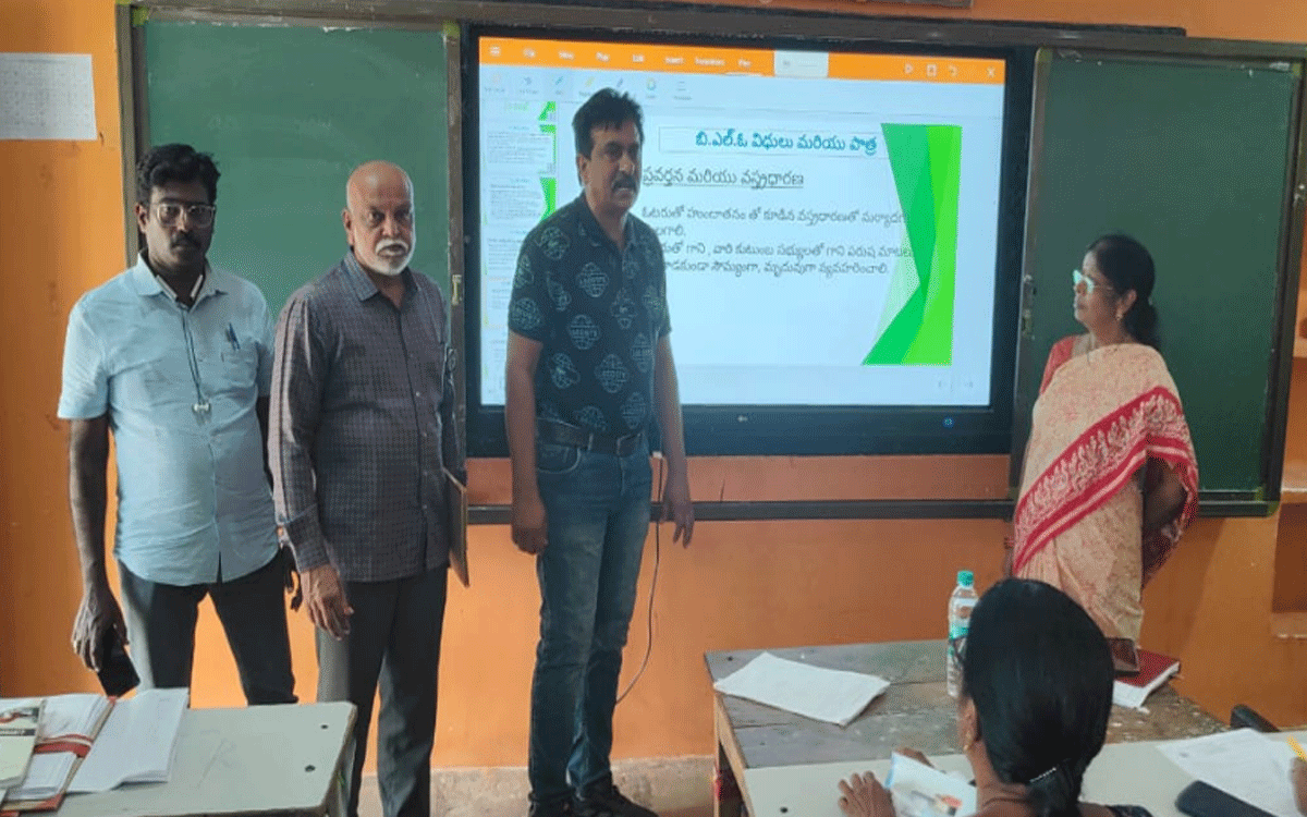 Rajapeta : బోగ‌స్ ఓట్లు తొల‌గించాలి : తాసీల్దార్ అనిత‌