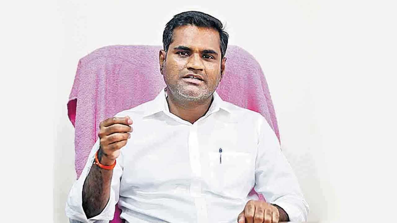 సీఎంవో నుంచే కుట్రలు!: ఆంజనేయగౌడ్‌