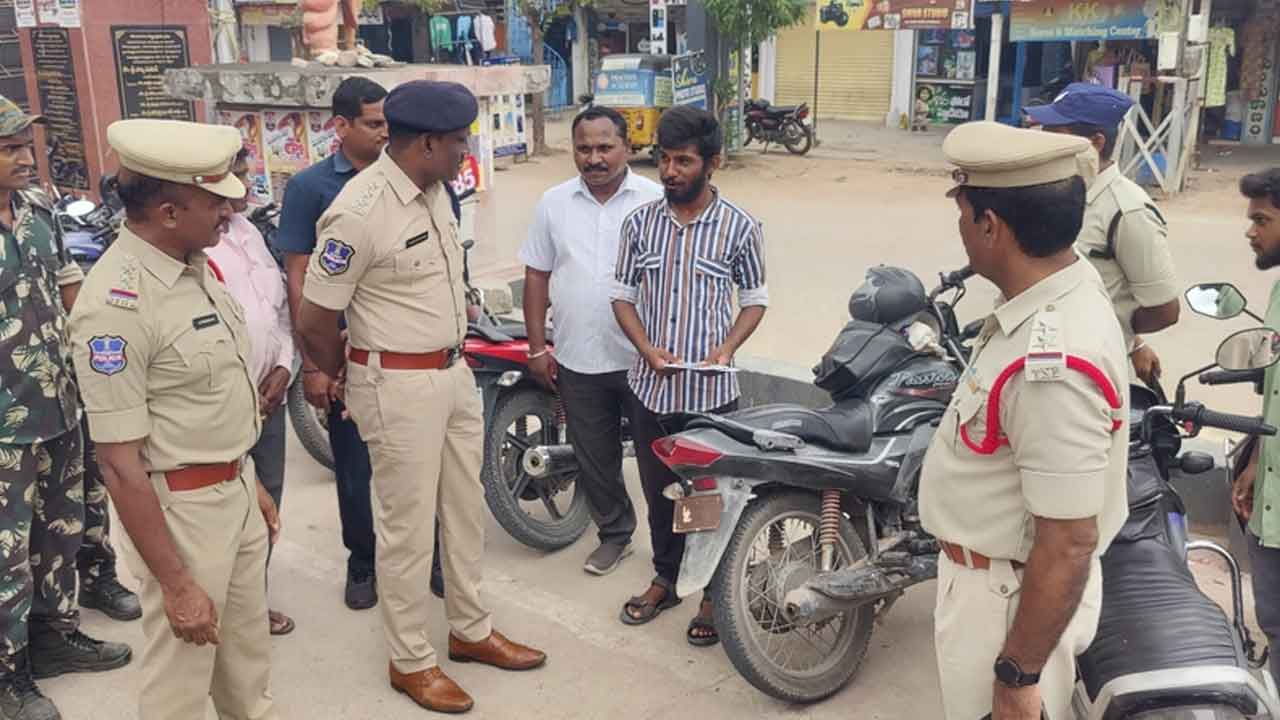 Number plate | ప్రతి వాహనానికి నెంబర్ ప్లేట్ మస్ట్ : ఏసీపీ ఆర్. ప్రకాష్