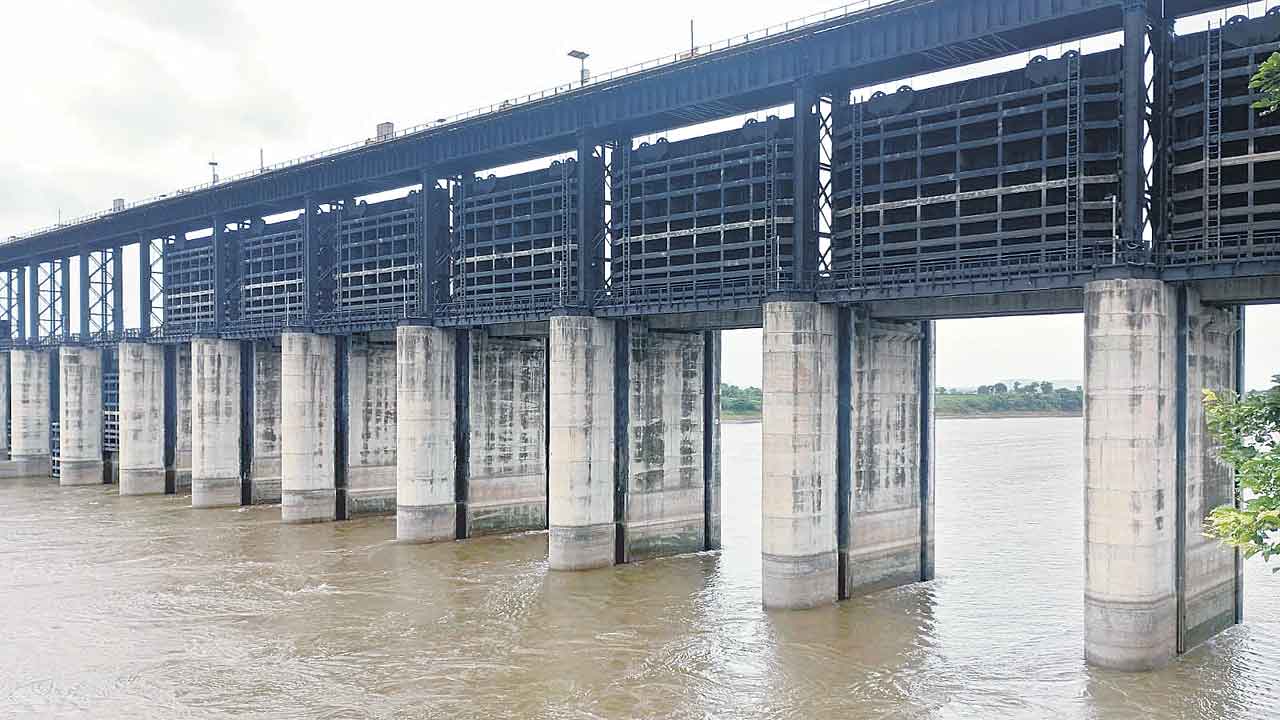 బాబ్లీ గేట్ల ఎత్తివేత.. ఎస్సారెస్పీకి వరద రాక