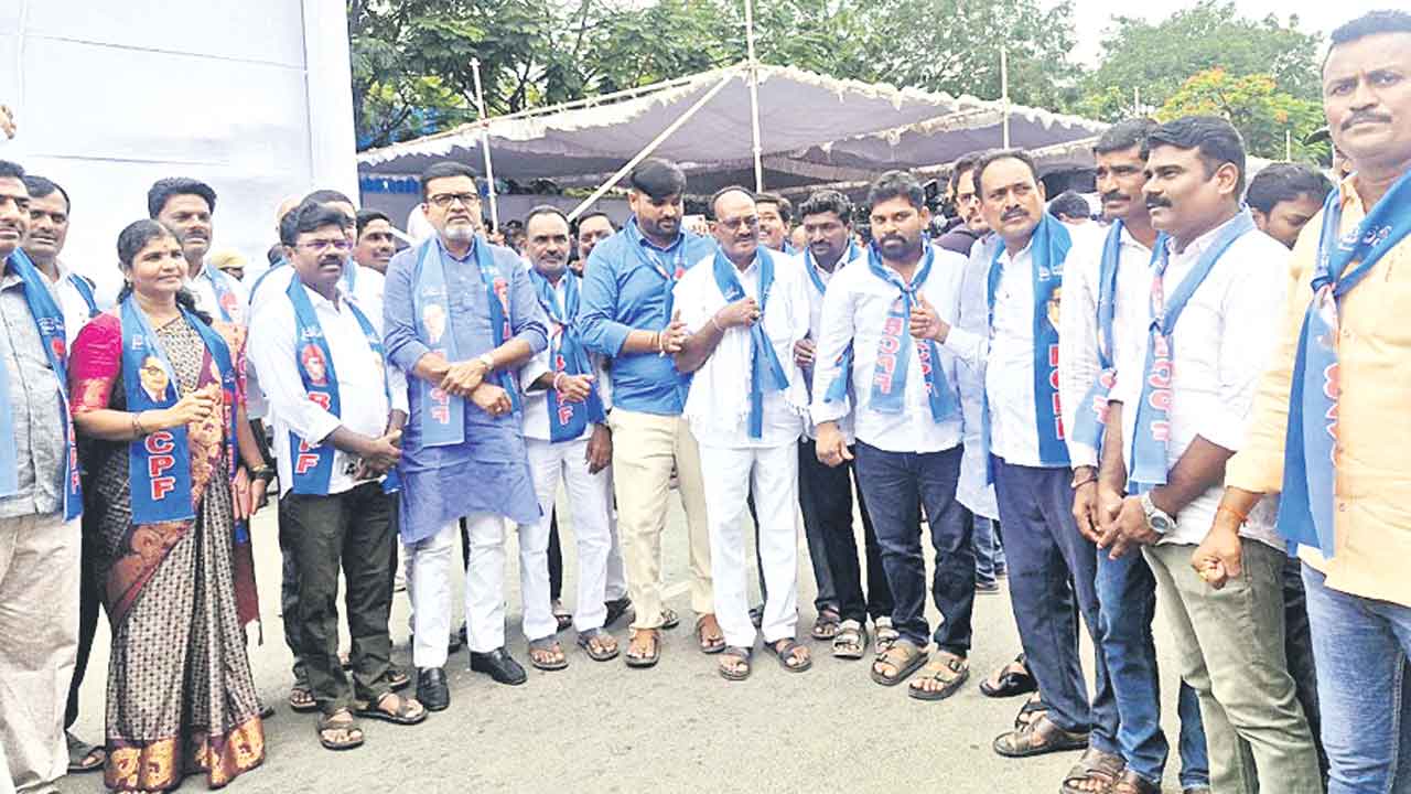 మహాధర్నాకు బీఆర్‌ఎస్‌ శ్రేణులు