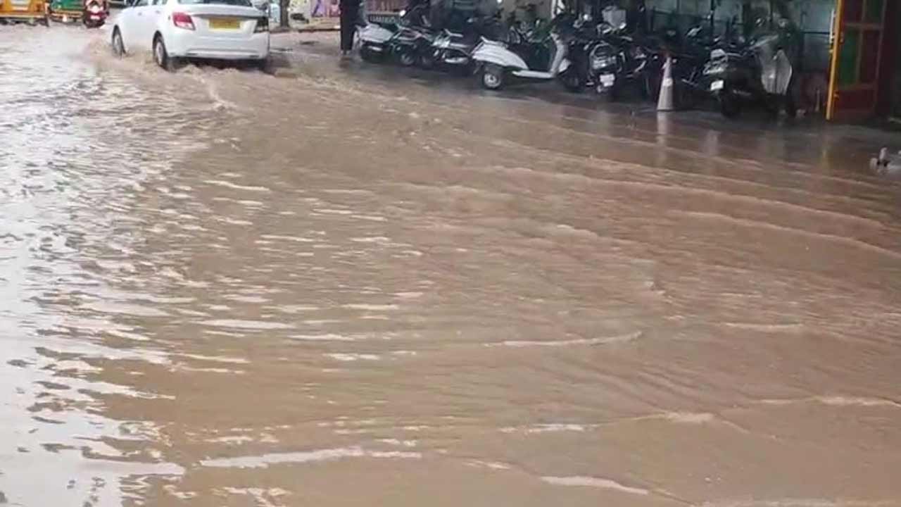 Hyderabad Rain | పత్తాలేని మాన్సూన్ బృందాలు.. బండ్లగూడలో భారీ వర్షంతో ఇబ్బంది పడ్డ వాహనదారులు
