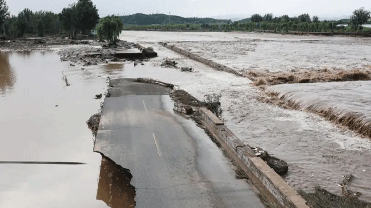 China Floods: భారీ వ‌ర్షాలు, వ‌ర‌ద‌లు.. బీజింగ్‌లో 30 మంది మృతి