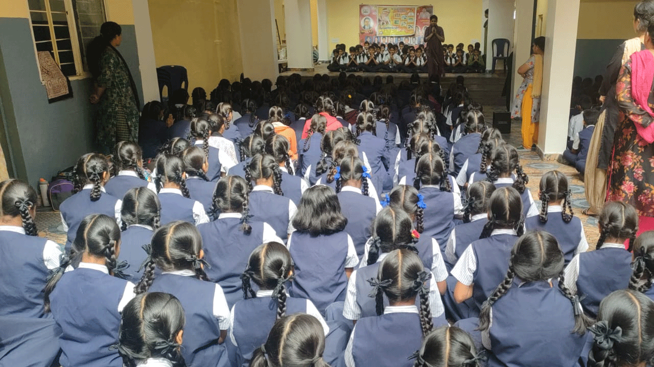 Bengaluru Schools: బెంగుళూరులో 40 ప్రైవేటు స్కూళ్ల‌కు బాంబు బెదిరింపులు