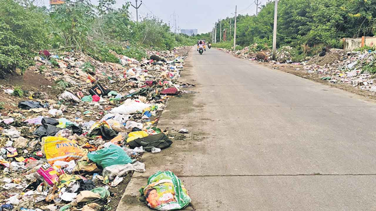 చెత్త కంపుతో నరకయాతన