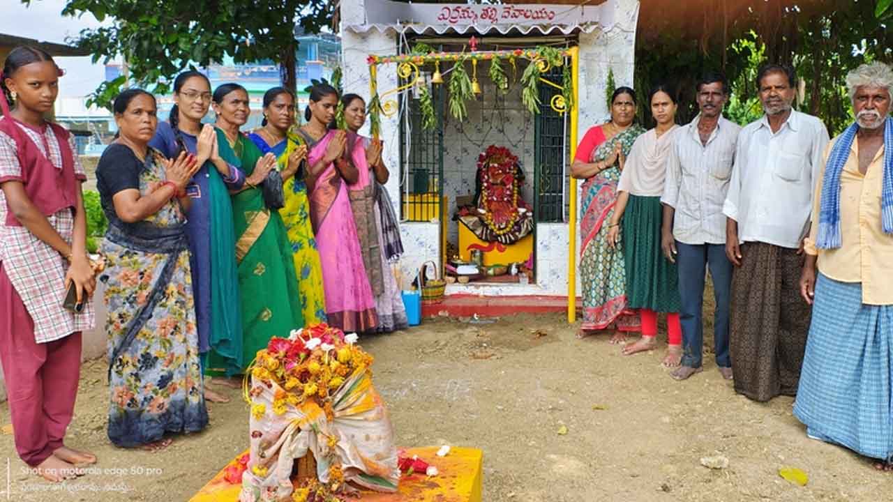 Bonala celebration | లింగంబంజర గ్రామంలో ఘనంగా బోనాల వేడుక