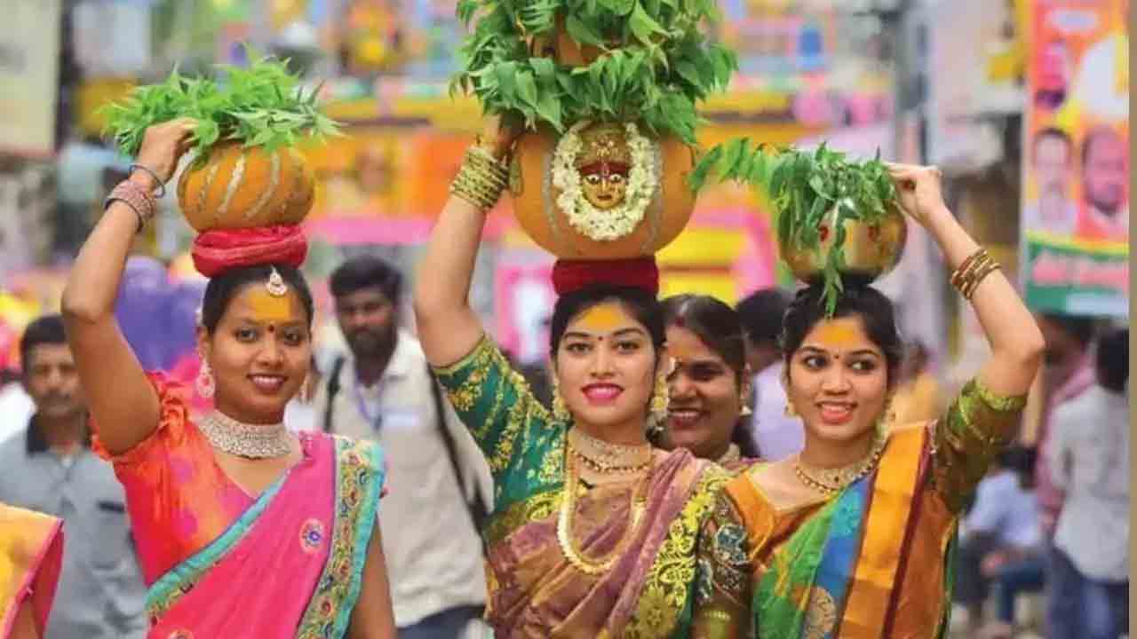 Bonalu Festival | కూకట్పల్లిలో వైభవంగా ఆషాఢ బోనాల వేడుకలు..