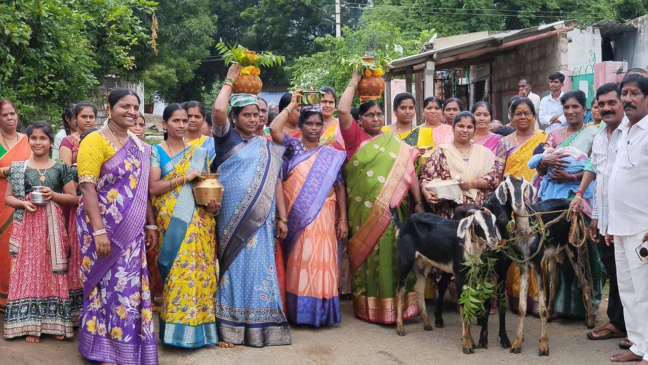 Bonalu Festival | నీ బిడ్డలం..బోనమందుకో తల్లి.. కొత్తగూడెంలో వైభవంగా బోనాల పండుగ