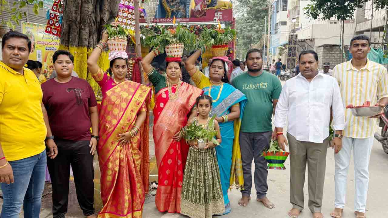 bonalu | మేడ్చల్‌ మల్కాజిగిరి జిల్లావ్యాప్తంగా బోనాల సందడి