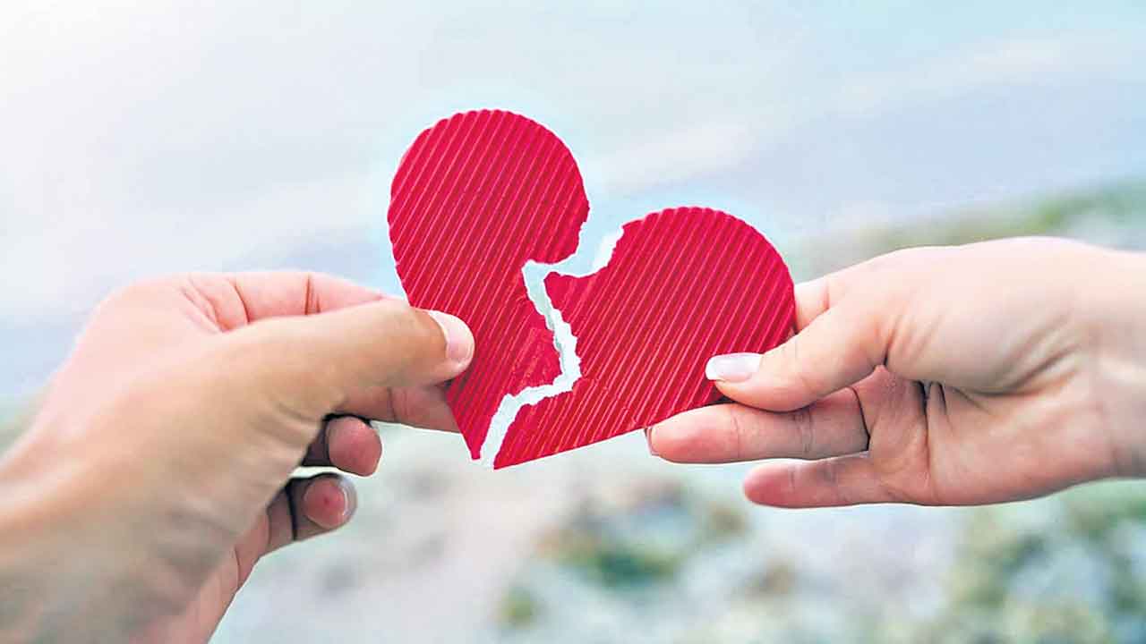 ఆ బాధ నుంచి బయటపడితే.. బ్రేకప్‌ అయినా బేఫికర్‌గా బతికేయొచ్చు!