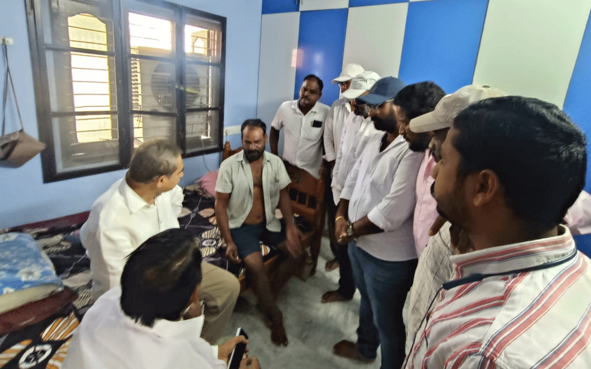 Khammam Rural : ఏదులాపురం మున్సిపాలిటీలో పలు కుటుంబాలకు బీఆర్ఎస్ నాయ‌కుల ప‌రామ‌ర్శ‌