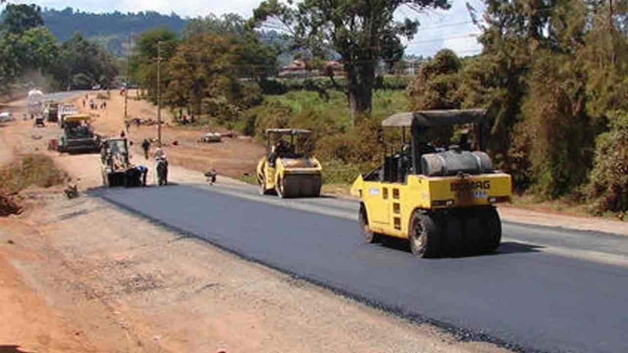 Kodangal | సీఎం ఇలాకాలో ఆంధ్రా కాంట్రాక్టర్లు.. నాణ్యత లేని బీటి రోడ్లు..