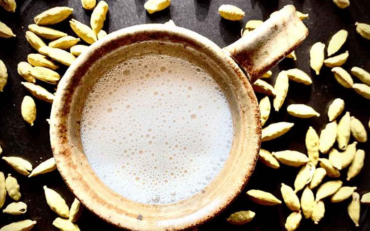 Cardamom Milk | రాత్రి పూట యాల‌కుల పాల‌ను తాగితే ఎన్నో లాభాలు.. క‌చ్చితంగా రోజూ తాగండి..!