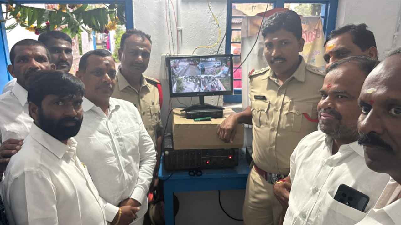 CCTV cameras | లక్ష్మాపూర్ శివాలయంలో సీసీ కెమెరాలను ప్రారంభించిన సీఐ శ్రీనాథ్‌