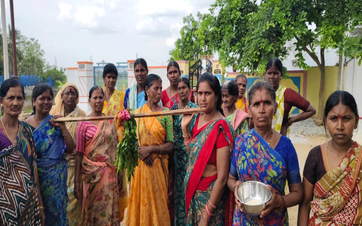 Nalgonda Rural : చిన్నసూరారంలో వర్షాల కోసం కప్ప కాముడు