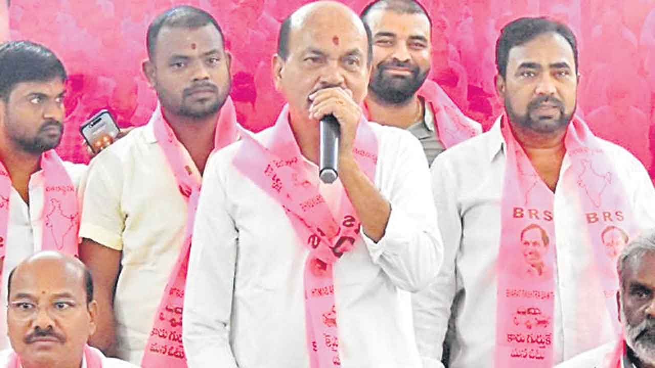 భూ నిర్వాసితులకు న్యాయం చేయాలి