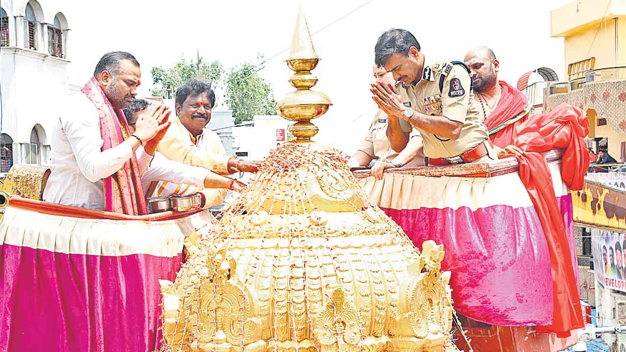 అమ్మవారి దర్శనం.. ఆధ్యాత్మిక సంతృప్తినిచ్చింది