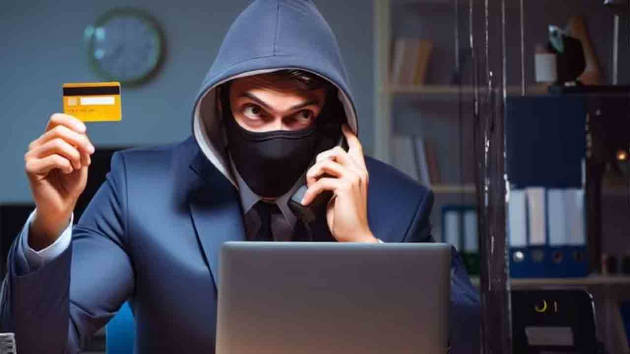 క్రెడిట్‌ కార్డ్‌ పరిమితి పెంచుతామంటూ రూ.2లక్షలు స్వాహా