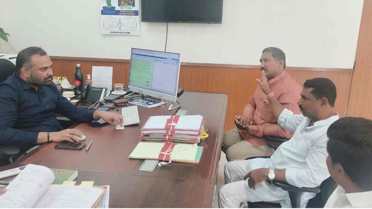 లంగర్ హౌస్ చెరువులో గుర్రపు డెక్కను తొలగించండి