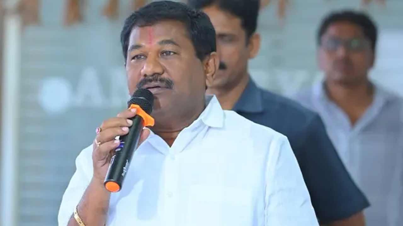 చంద్రబాబు టైర్స్ కంపెనీ తెచ్చారు.. జగన్ కనీసం సైకిల్ ట్యూబ్ కంపెనీ అయినా తెచ్చారా.. మంత్రి డీబీవీ స్వామి ఎద్దేవా
