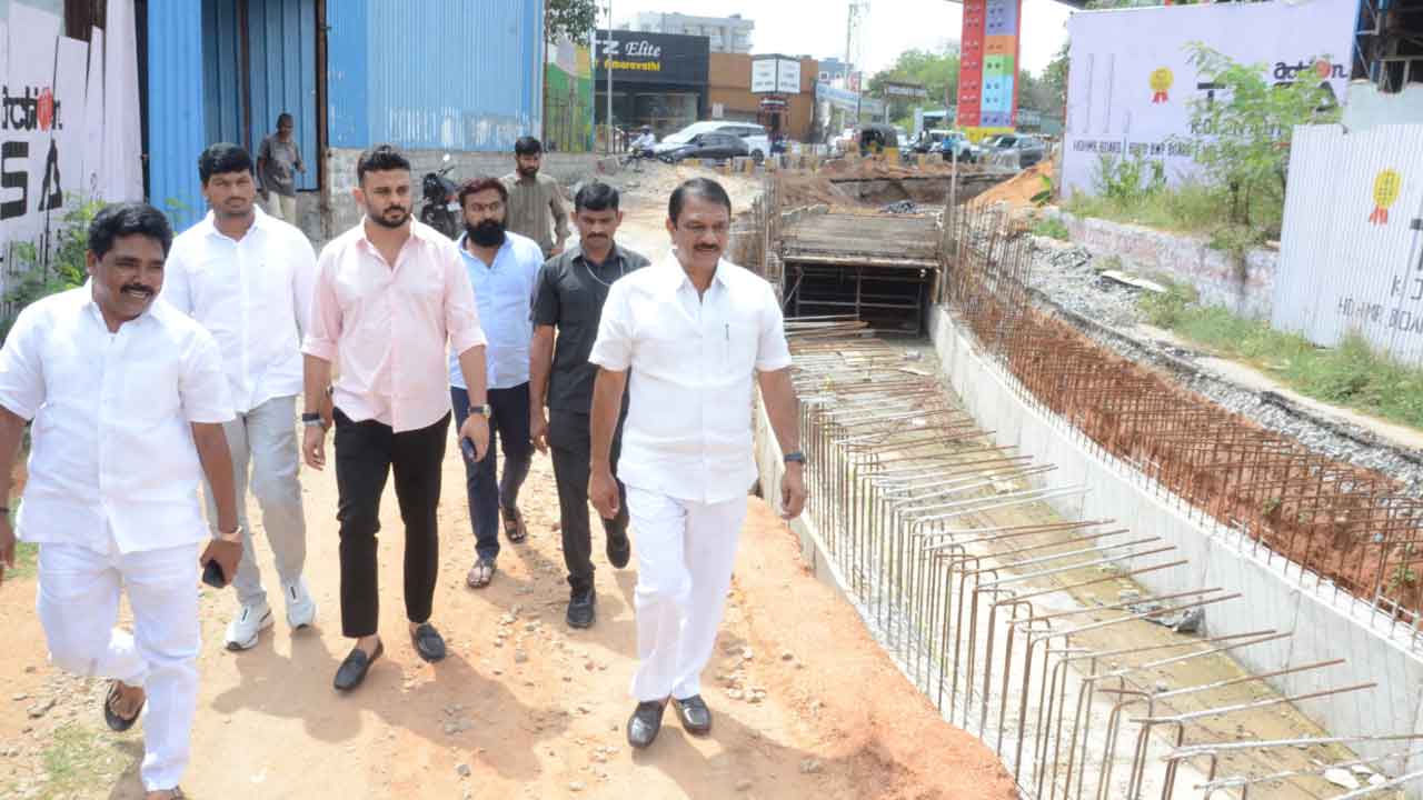 Trunkline works | వరదనీటి ట్రంక్‌లైన్‌ పనుల్లో వేగం పెంచండీ : ఎమ్మెల్యే సుధీర్‌రెడ్డి