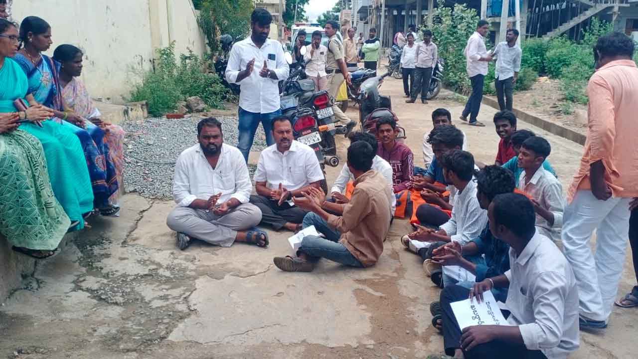 Narayankhed | నారాయణఖేడ్ బీసీ బాలికల ప్రభుత్వ కళాశాల వసతి గృహంలో ఉద్రిక్తత