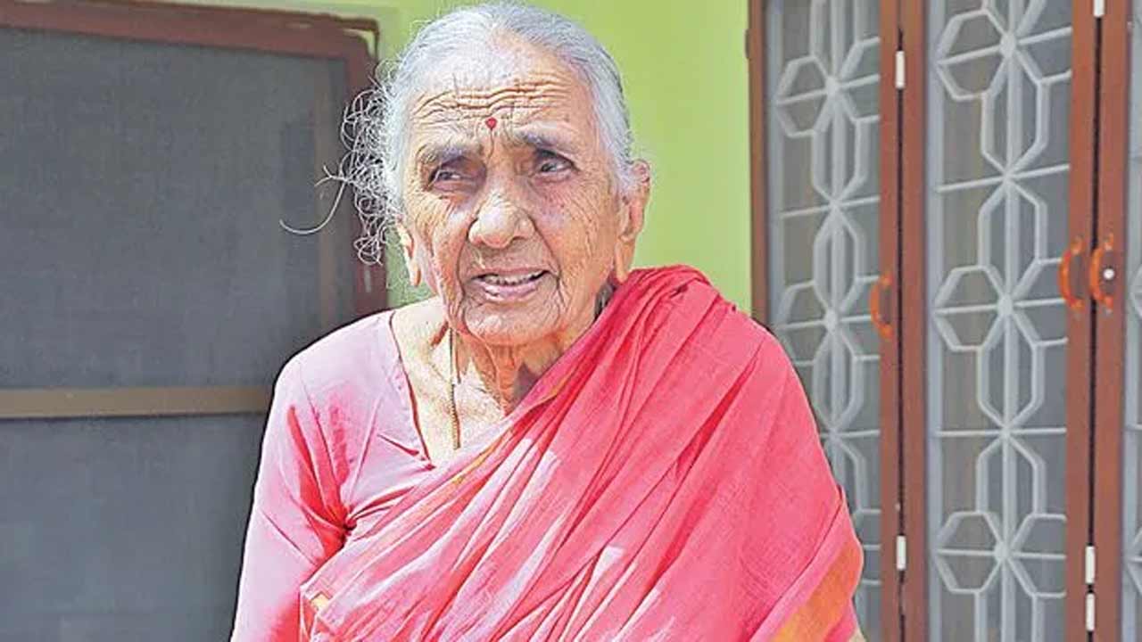 Dodda Padma | తెలంగాణ రైతాంగ సాయుధ పోరాట యోధురాలు దొడ్డా పద్మ కన్నుమూత