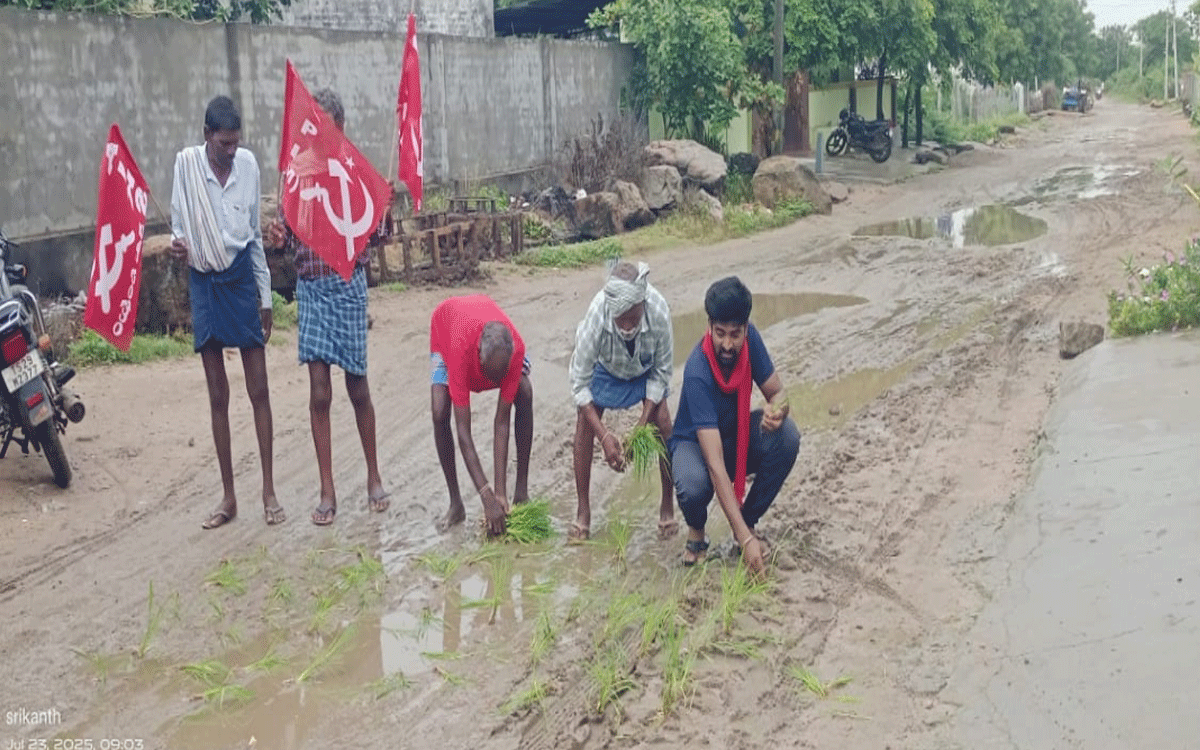 Penpahad : అనాజీపురం – దోసపాడు ర‌హ‌దారిపై వ‌రినాట్ల‌తో నిర‌స‌న‌