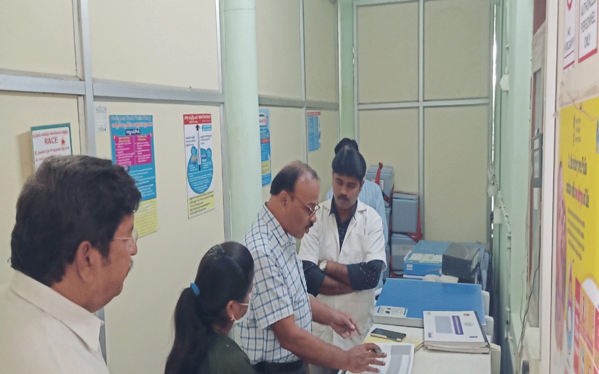 Penpahad : పెన్‌ప‌హాడ్‌ పీహెచ్‌సీ అప‌రిశుభ్ర‌త‌పై ఆరోగ్య అధికారి ఆగ్ర‌హం