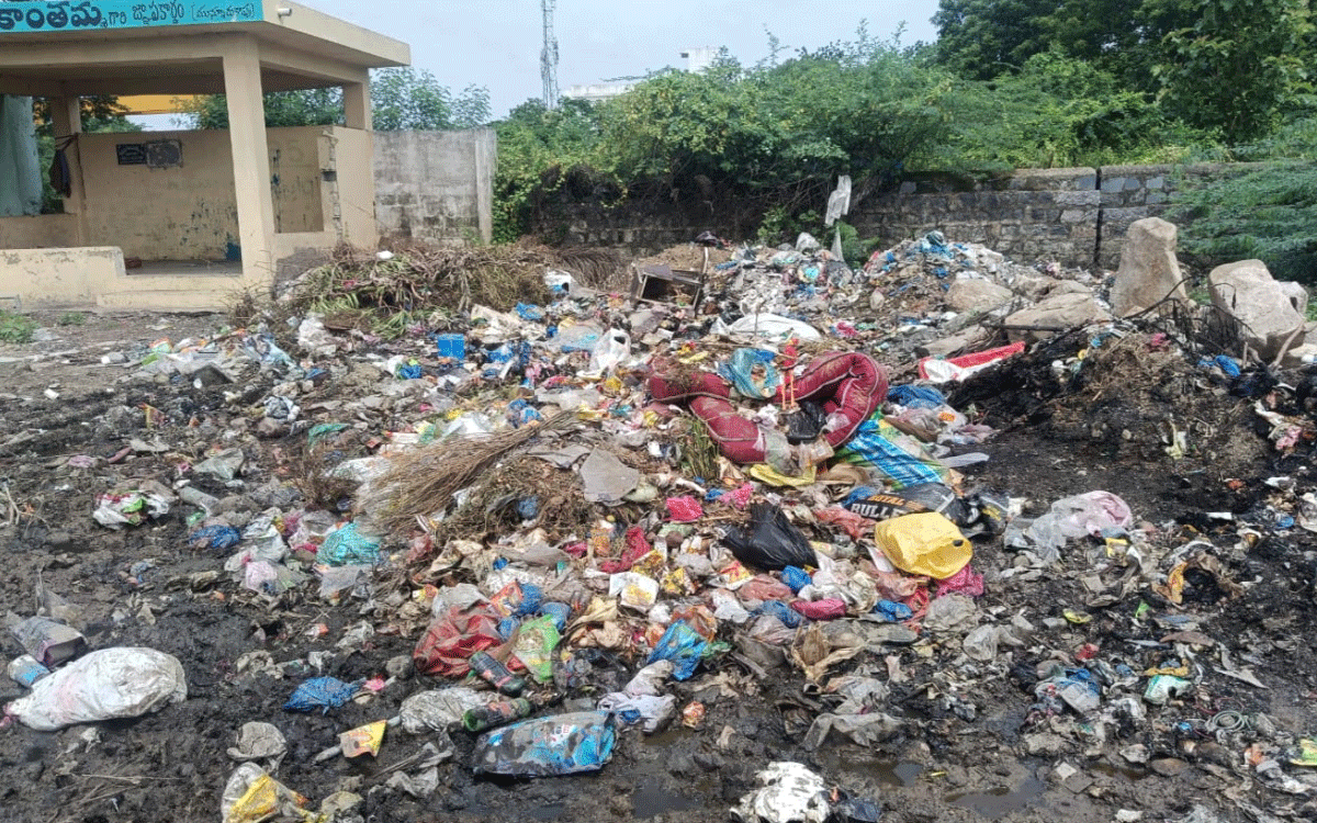 Khammam Rural : డంపింగ్ యార్డ్‌గా స్మశాన వాటిక.. ఆఖ‌రి మజిలీ సాగేదెట్లా ?