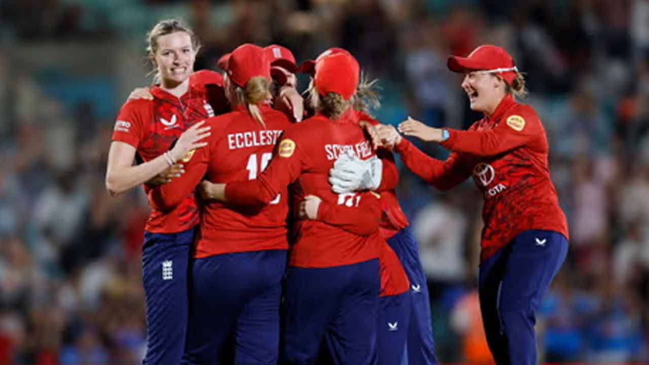 పోరాడి ఓడిన భారత్‌.. మూడో టీ20లో ఇంగ్లండ్‌ విజయం