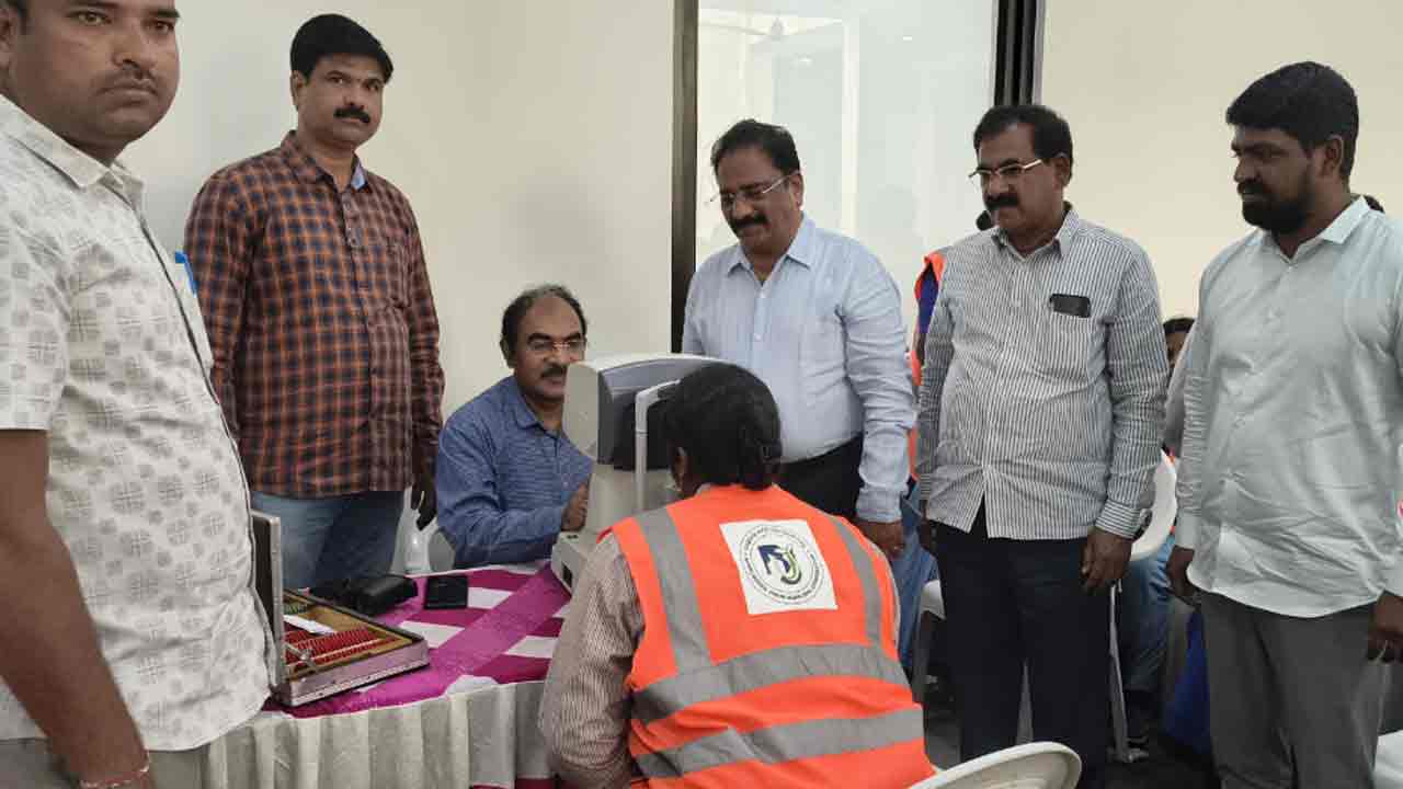 Bandlaguda | పారిశుద్ధ కార్మికులకు వైద్య పరీక్షలు