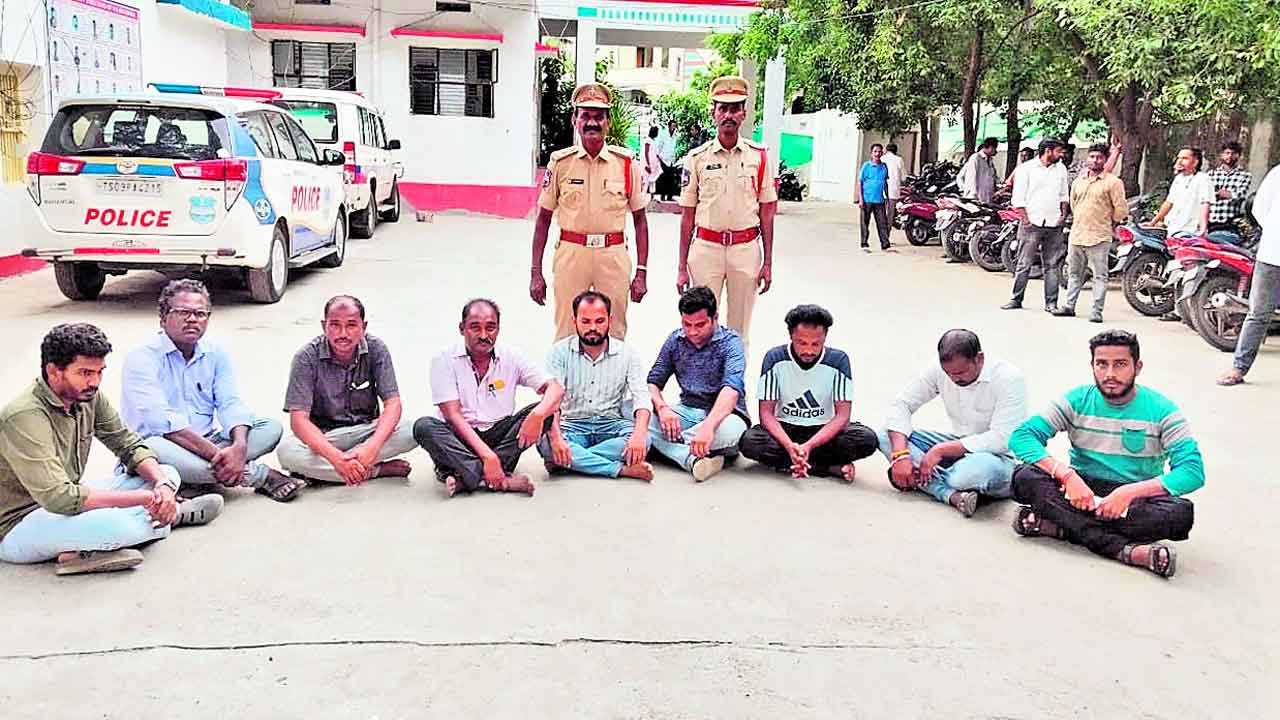 పోలీసుల అదుపులో మరో 9 మంది
