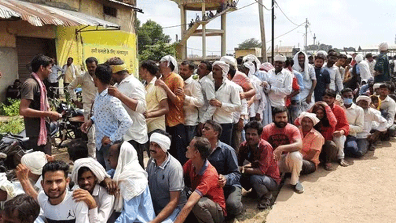 ఎరువుల కోసం ఎతలు