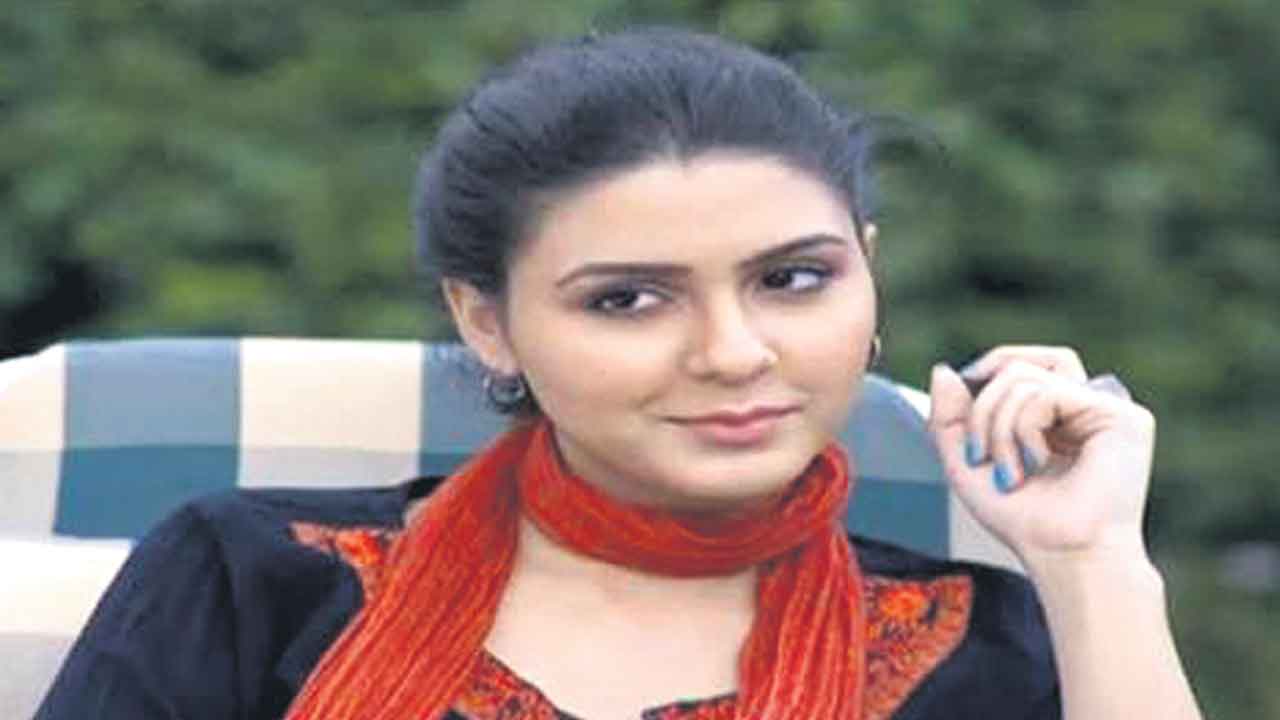 పాక్‌ నటిగా నమ్మించి.. 21 లక్షల టోకరా