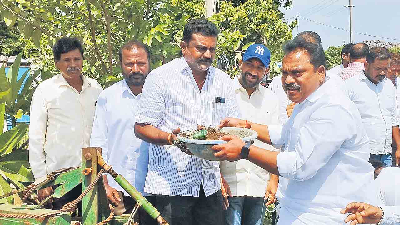 గ్రామాల్లో పారిశుధ్యం పడకేసింది